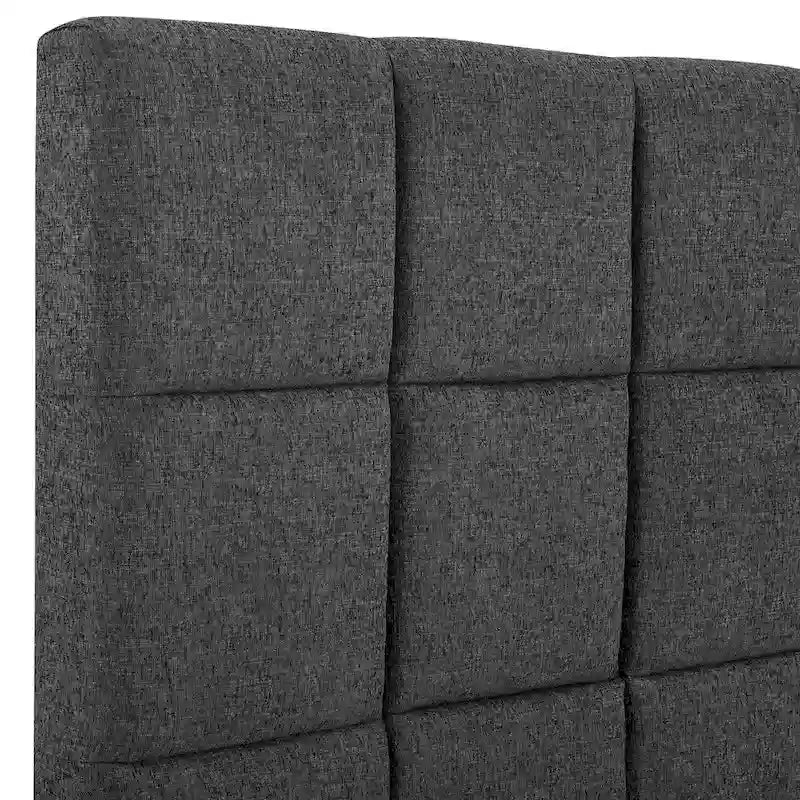 Korkea graniitinharmaa neliömäinen sängynpääty, verhoiltu sänky, modernit makuuhuonekalusteet