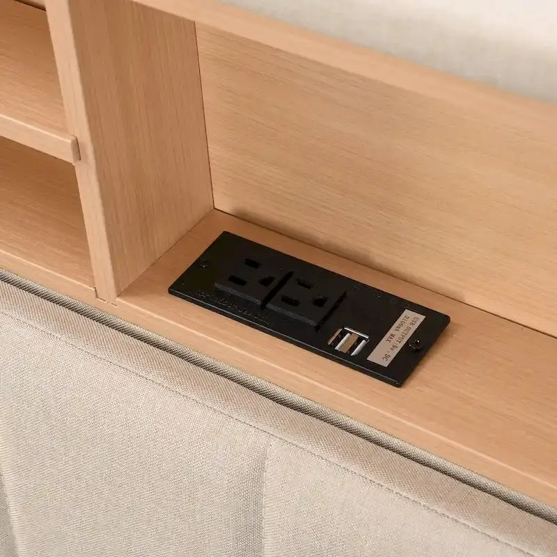 Verhoiltu sänky säilytyspäädyllä ja USB-portilla