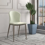 Moderni verhoiltu kangasruokailutuoli metallijaloilla, mosaiikkityylinen keittiötuoli
